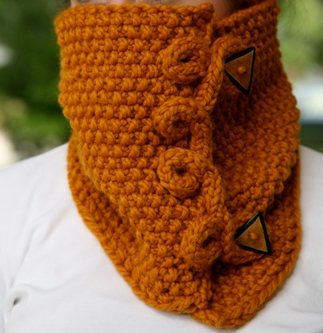 Butterscotch Cowl Copyright 2013 Queen Bee Knits Original