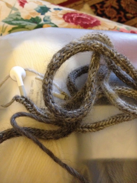 Icord ear bud sweater in aplaca